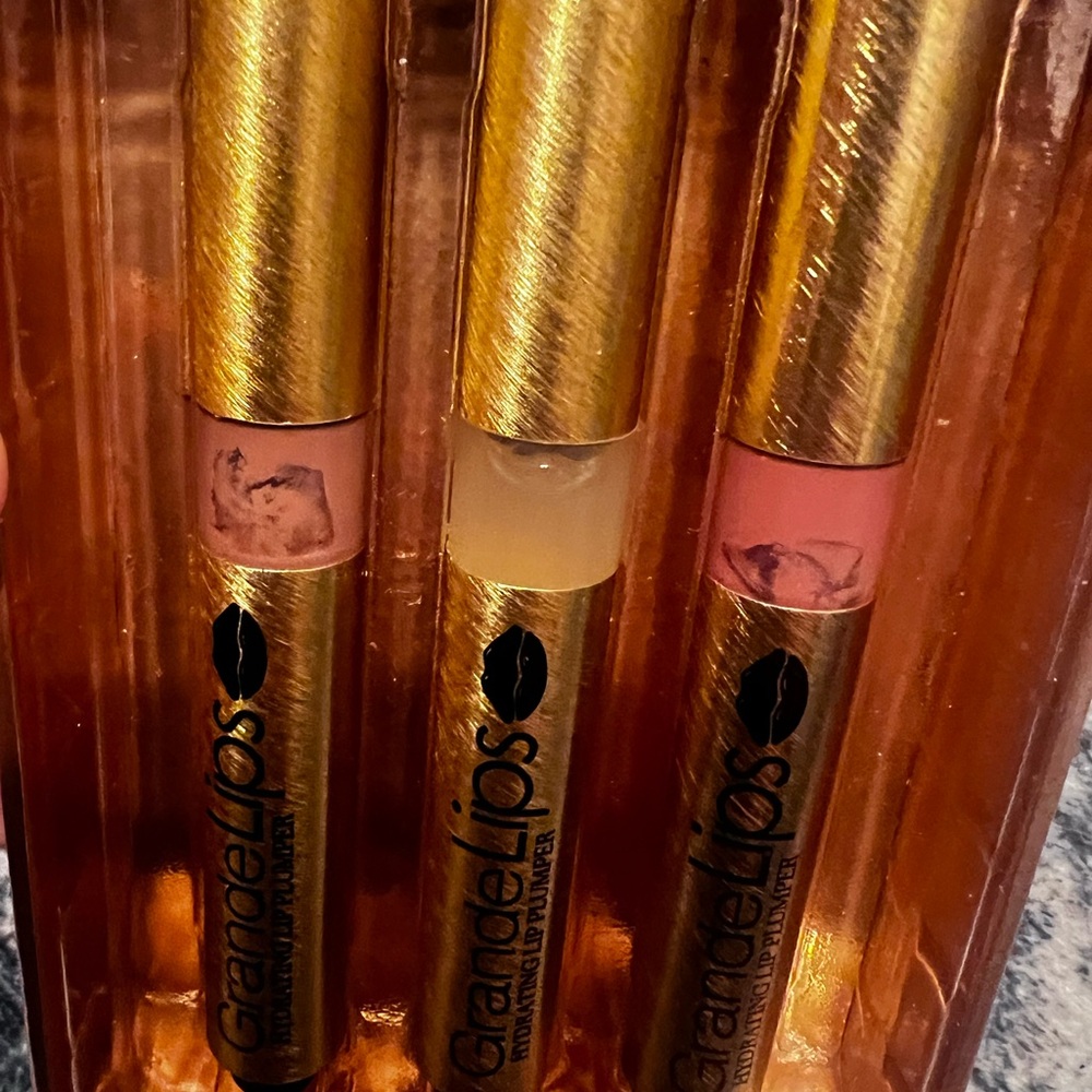 Instant Hydrating Lip Plumper Trio - Nude Shades - Picture 3 of 9